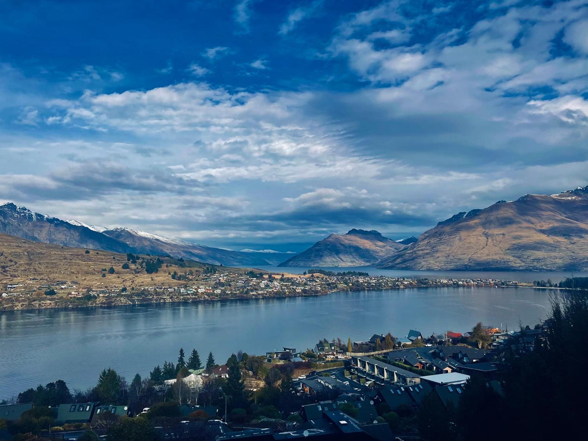 Ming'S Lakeside Goldleaf Suites Distretto di Distretto di Queenstown Esterno foto