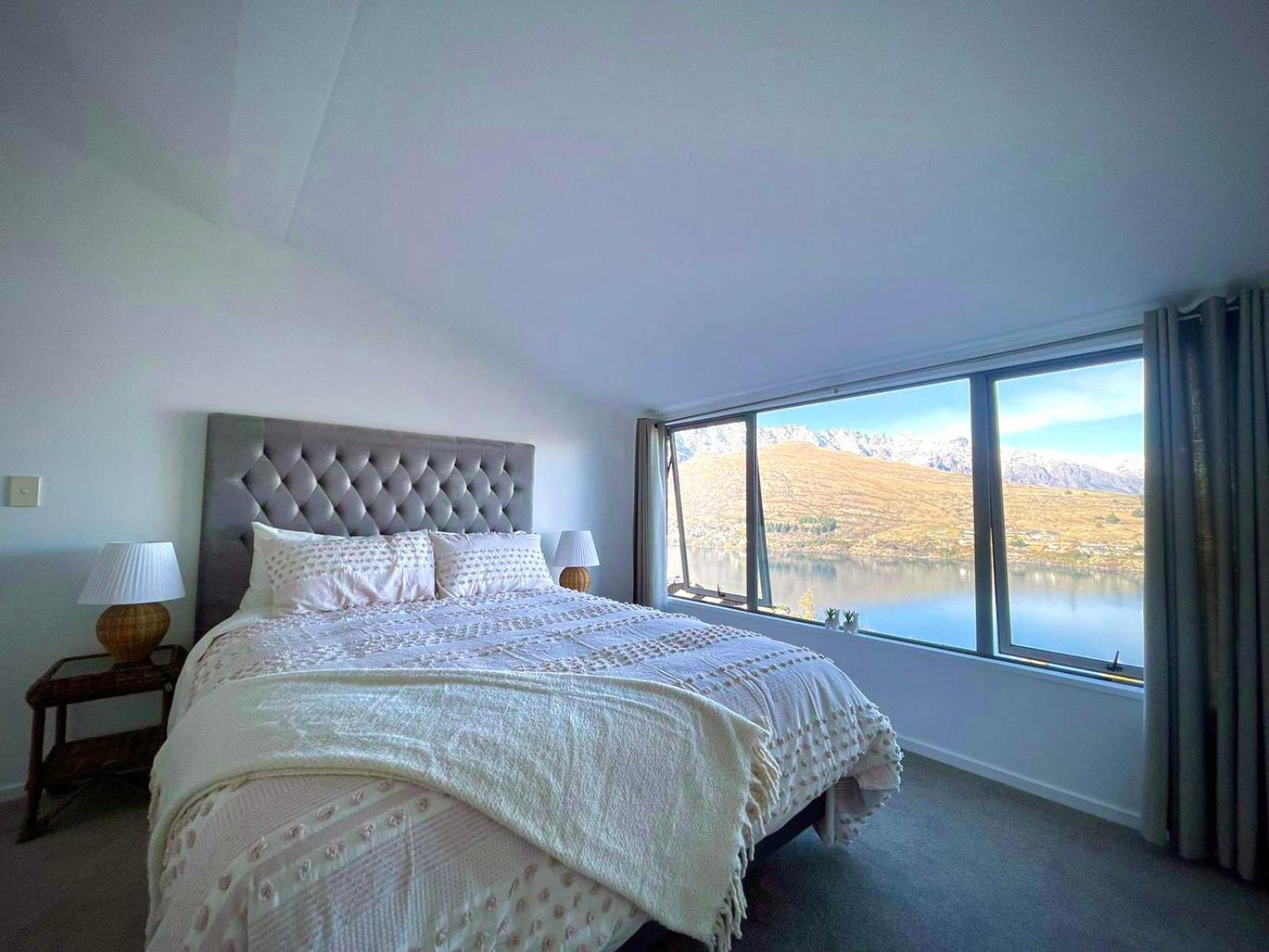 Ming'S Lakeside Goldleaf Suites Distretto di Distretto di Queenstown Esterno foto